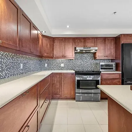 Lakeview Residences Apartman *